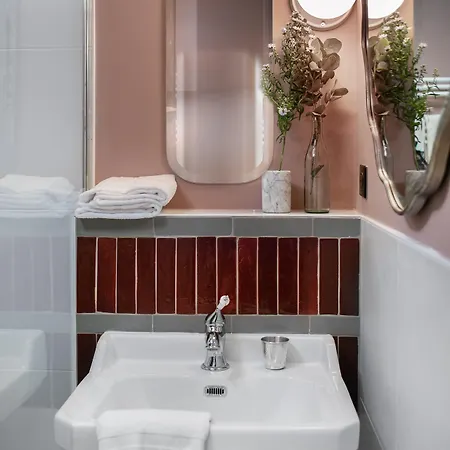 La Planque Hotel Parigi